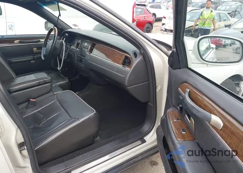 2007 Lincoln Town Car Designer Series from USA, damaged, VIN 1LNHM83W77Y604724